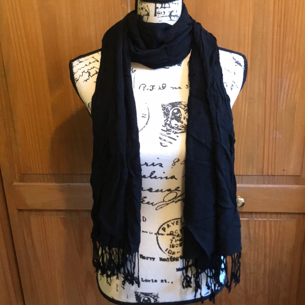 BP scarf... Black with tassels.
